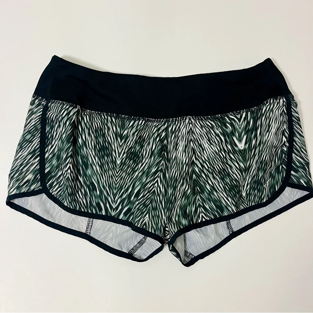 Nike Shorts Dri Fit Black White Gray Patterned Women’s Athletic Running Small - Picture 4 of 4